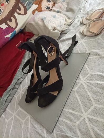 high heels lot !!! Read !