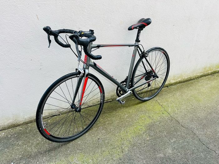 Giant defy road bike