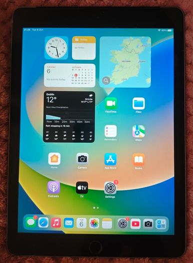 IPad 5th gen  32 gb SiM _ Mp242B/a