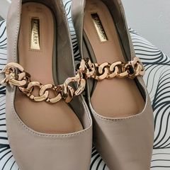 Beige ballet flats with gold chain size 7
