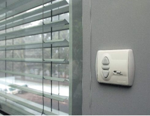 Somfy 2400850 - Centralis UNO RTS | Switch with Integrated RTS Radio Receiver for Roller Shutters