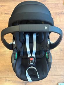Maxi cosi pebble 360 pro 2 car seat &  isofix base