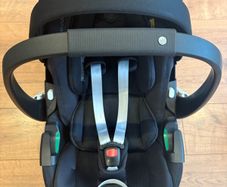 Maxi cosi pebble 360 pro 2 car seat &  isofix base