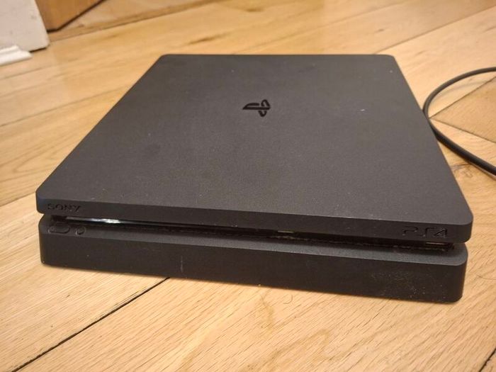 PS4 Slim with 1 controller