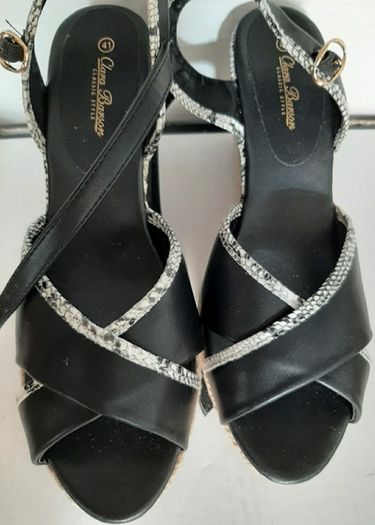 new sandles in box