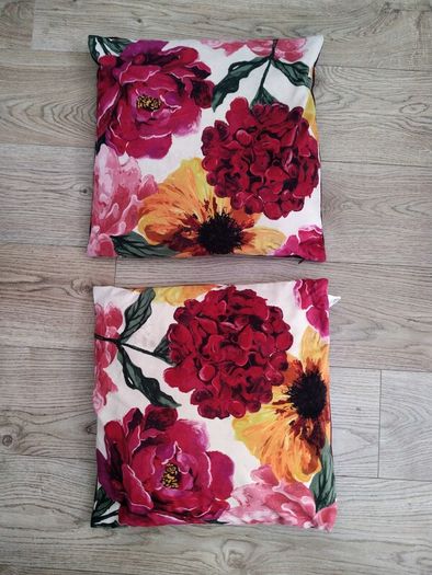 2 floral print cushions
