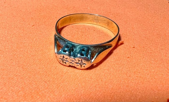 Vintage 9ct Gold Star-Cut Pattern Dress Ring