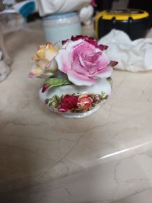 Royal  Albert  "Old Country  Roses" Pot"
