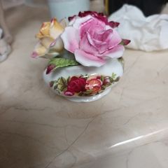 Royal  Albert  "Old Country  Roses" Pot"