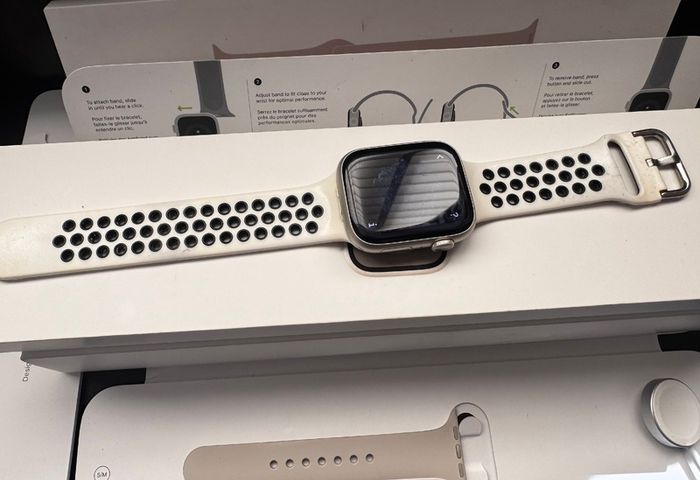 Apple Iwatch 8 large 45mm GPS with new apple sports strap