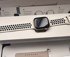 Apple Iwatch 8 large 45mm GPS with new apple sports strap