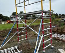 Cattle grid, scaffold, shower trap