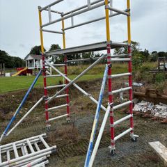 Cattle grid, scaffold, shower trap
