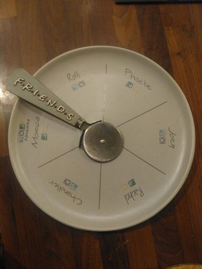Warner Bros FRIENDS pizza plate and cutter