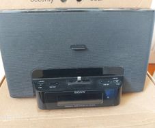 SONY Dream Machine Clock Radio Personal Audio System, Model ICF-DS15iPN, working perfect and in excellent condition