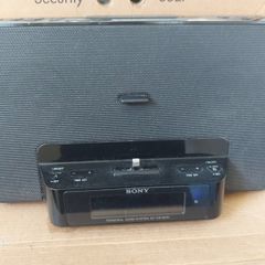 SONY Dream Machine Clock Radio Personal Audio System, Model ICF-DS15iPN, working perfect and in excellent condition