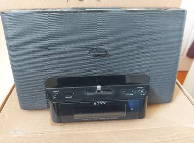 SONY Dream Machine Clock Radio Personal Audio System, Model ICF-DS15iPN, working perfect and in excellent condition