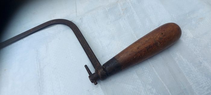 Vintage coping saw,,used condition, see pictures for condition, buyer collects or pays postage thank you sold as is,