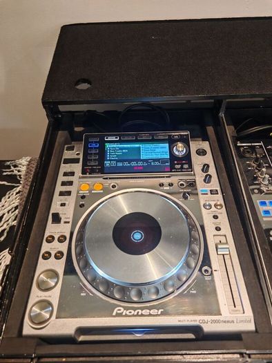 Pioneer CDJ-2000 Nexus Limited + DJM-900 Nexus Limited + Gorilla Flight Case