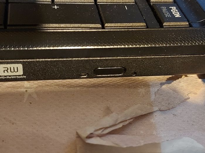 Toshiba Satellite C660-18C, Intel Celeron CPU 925, 2.3GHz, 4GB Ram, 255GB HDD, Windows 10, Microsoft Edge, Chrome and VLC