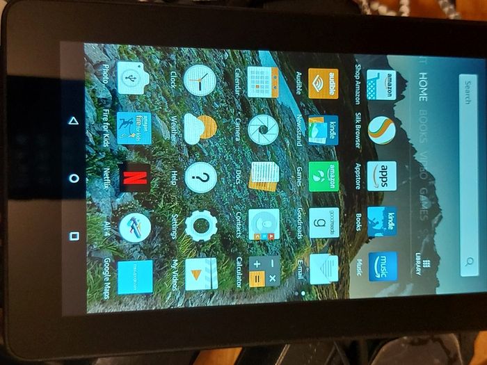 Amazon Fire 5th Generation, 8GB, Model SV98LN in very good cosmetic condition, but needs new Battery