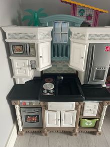 Kids play kitchen