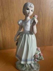 Tengra Valencia Spain Vintage Porcelain Figurine of a Girl with Roses