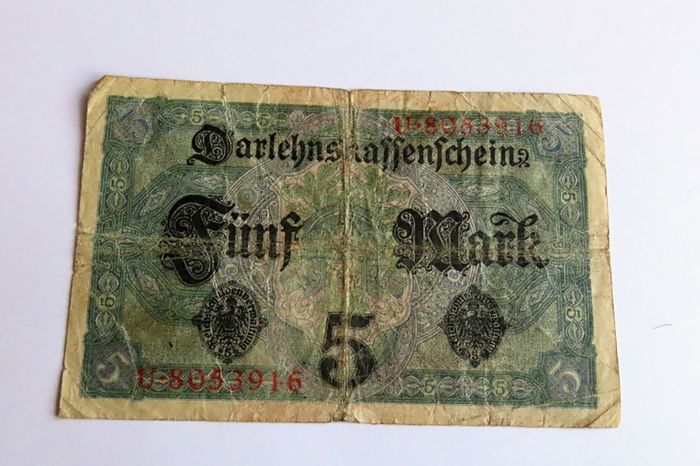 Antique German banknotes & commemorative bank note coins in wood case
