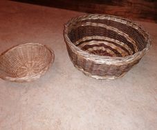 2 x baskets, wicker woven, 1 small  / 1 bigger - see pics for sizes