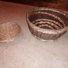 2 x baskets, wicker woven, 1 small  / 1 bigger - see pics for sizes