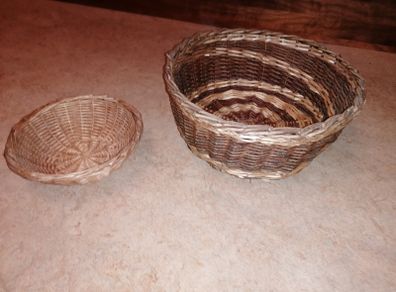 2 x baskets, wicker woven, 1 small  / 1 bigger - see pics for sizes