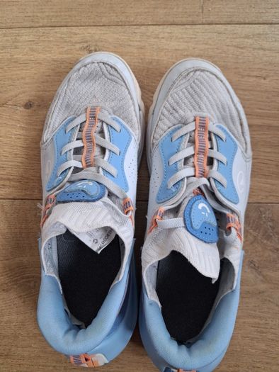 Free. Boys runners. Size 5