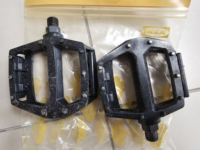 Wellgo Flat Platform Bike Pedals, Pair