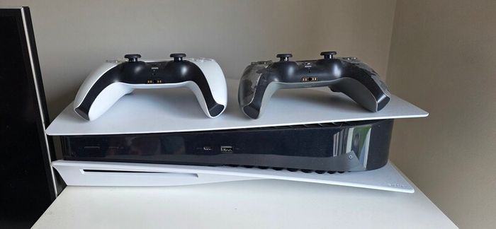 Playstation 5 disc console & extras