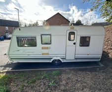 5 berth lunar caravan