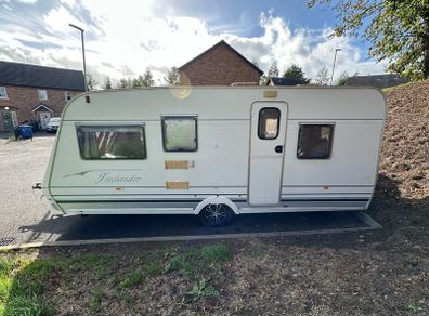 5 berth lunar caravan