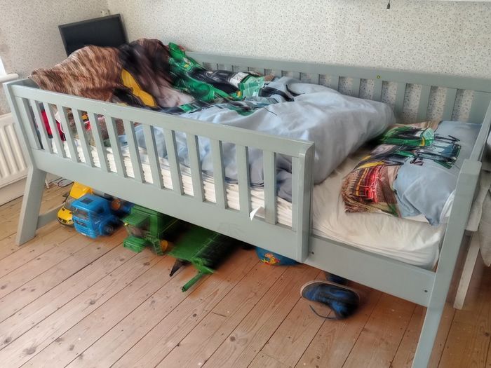 Triple bunk
