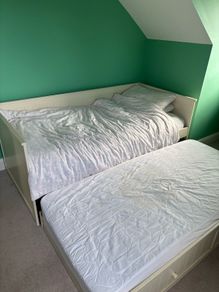 Trundle bed