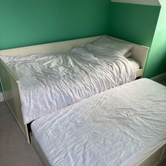 Trundle bed
