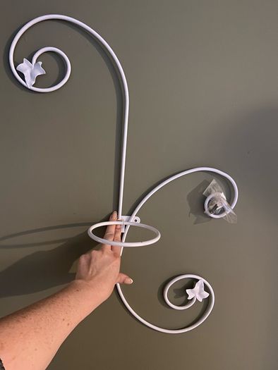 Wall plant holder