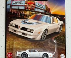 Hot Wheels Premium Boulevard White '77 Pontiac Firebird TA Real Riders 1:64