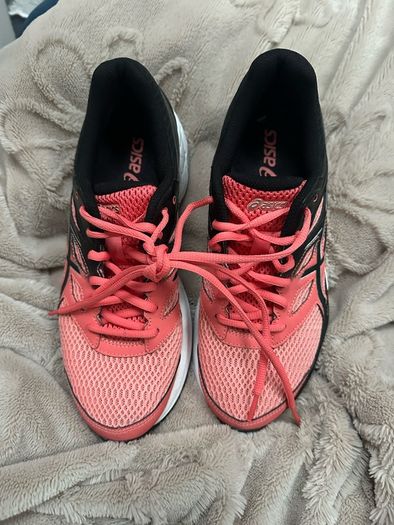 asics trainers