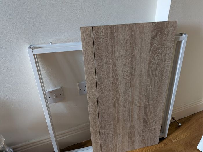 Fold away desk (broken/repairable)