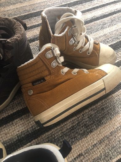 Boys shoes size 6