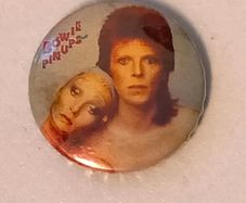 David Bowie Vintage 25 mm Pinups Badge