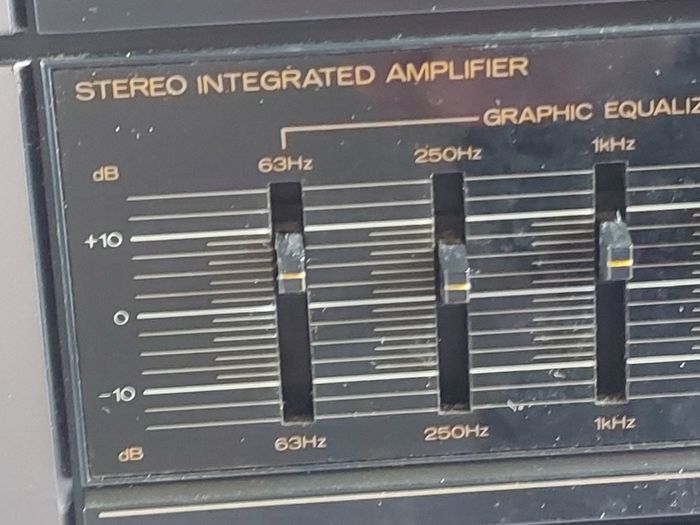 Mitsubishi Music Centre, Model DA-60R, Radio, CD, Tape, Phono, Aux, 2 Philips speakers included, in good condition for its age