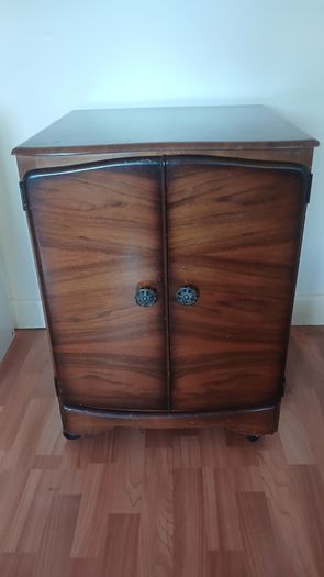 vintage vinyl storage