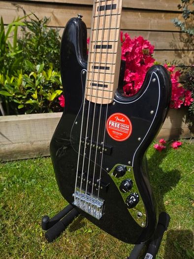 Squier Active Jazz Bass 5 String