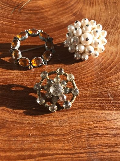 3 vintage brooches