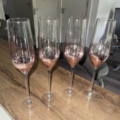 Champagne/prosecco glasses x4